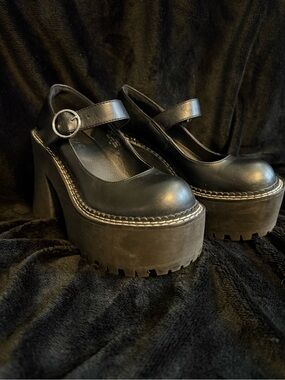 dELiA*s Black Platform Mary Jane Shoes with Buckle